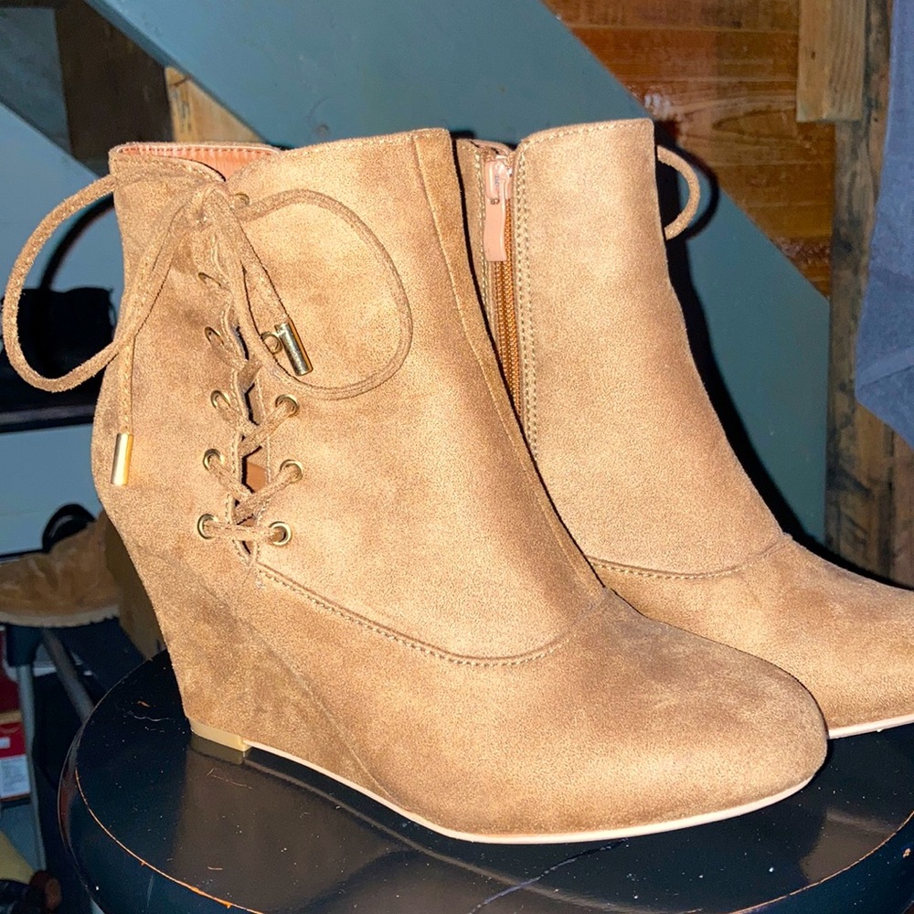 Style LUCIA-76 wedge boot women’s size 8